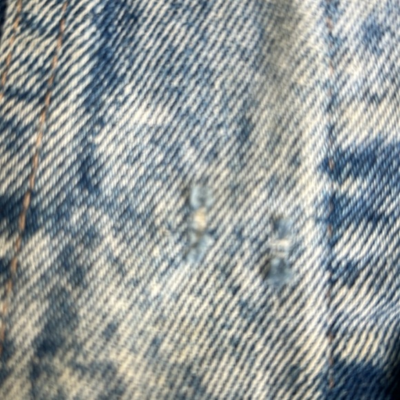 VINTAGE Jean jacket! 💕🖤⭐️ - Picture 6 of 13